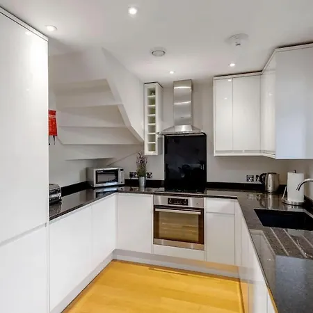 Fantastic 3-Bed House With Parking Villa Bath Exterior photo