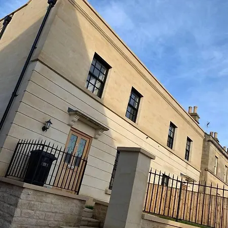 Fantastic 3-Bed House With Parking Villa Bath Exterior photo