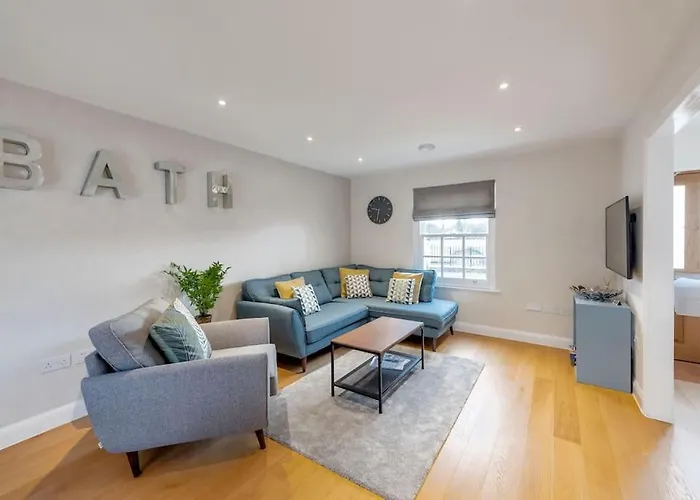 Fantastic 3-Bed House With Parking